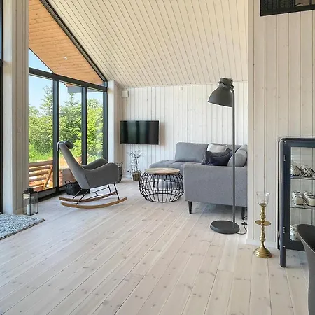 3 Bedroom Cozy In Aakirkeby * Åkirkeby