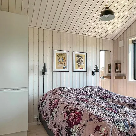 3 Bedroom Cozy In Aakirkeby *