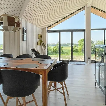 3 Bedroom Cozy In Aakirkeby * Åkirkeby