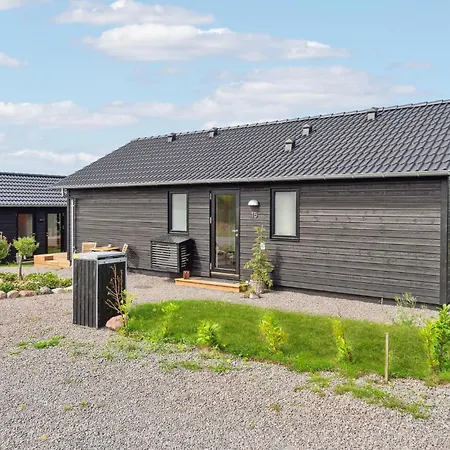 Hébergement de vacances 3 Bedroom Cozy In Aakirkeby Åkirkeby